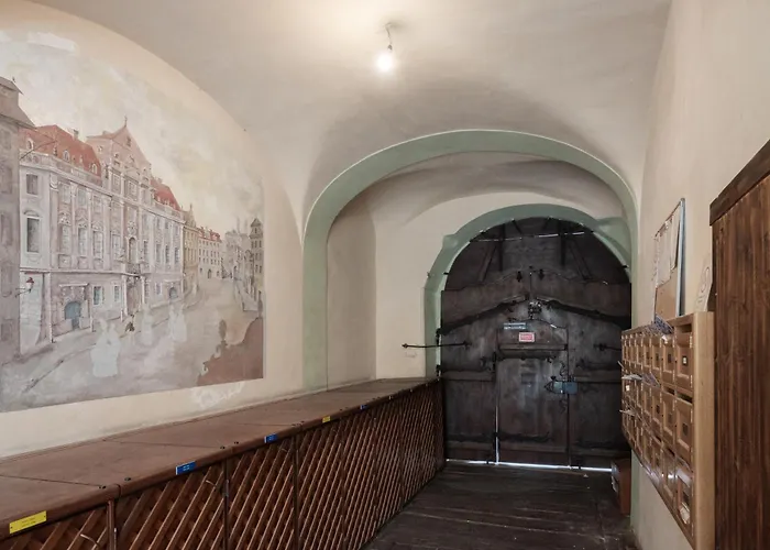 Beneath Castle Where Mozart Performed アパート *