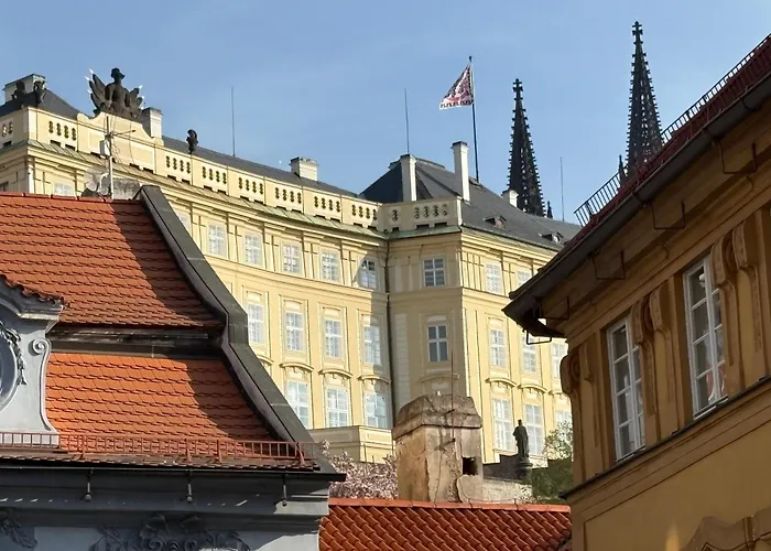 Beneath Castle Where Mozart Performed アパート *