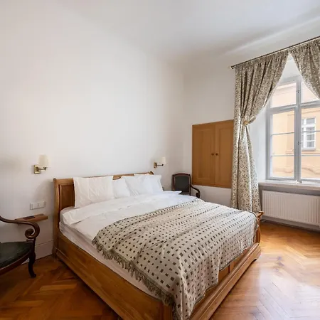 Lejlighed Beneath Castle Where Mozart Performed By Easybnb Premium *